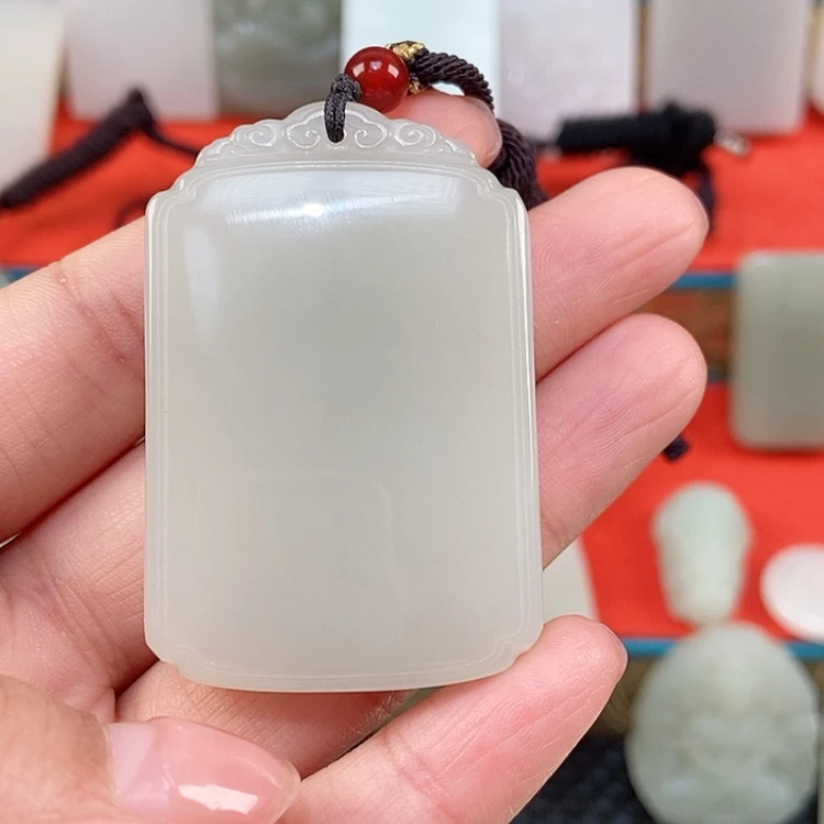 【闪购商品】颈饰9K金镶嵌和田玉