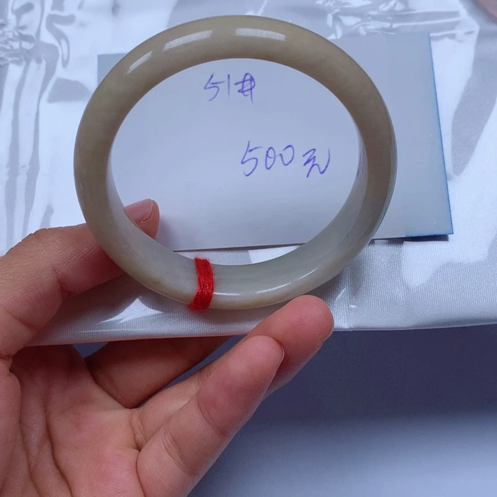 翡翠手镯未镶嵌翡翠手镯
