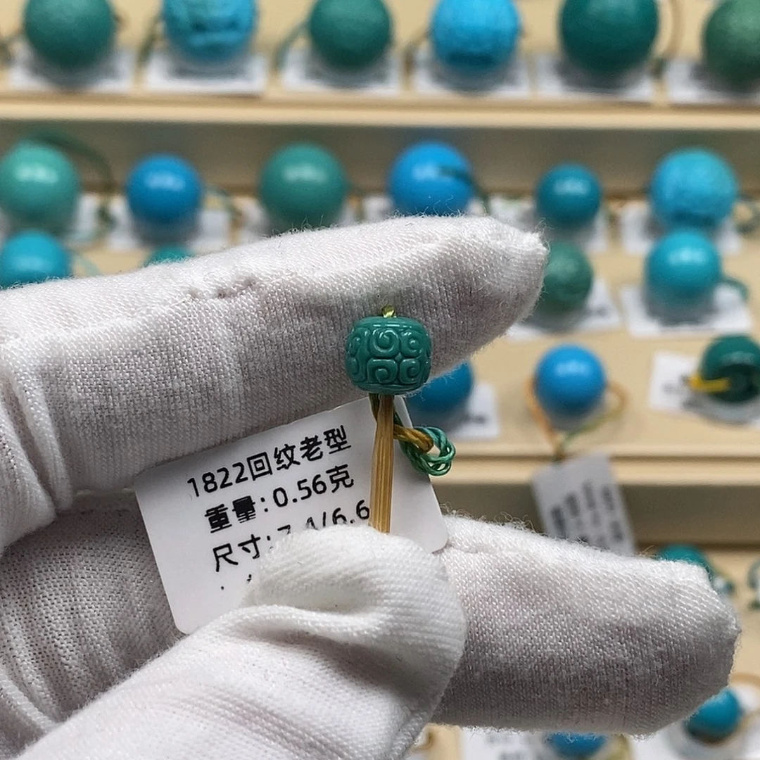 绿松石未镶嵌颈饰