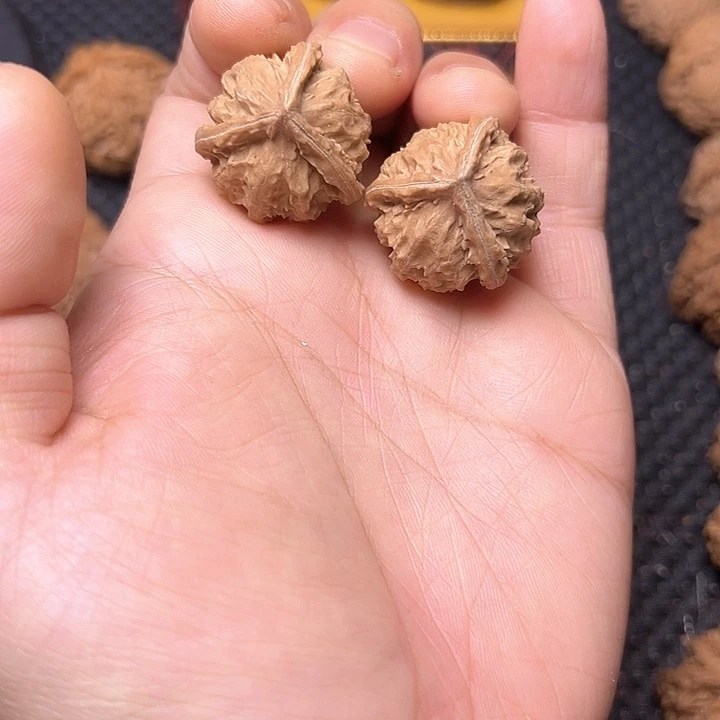 文玩核桃吊坠三棱