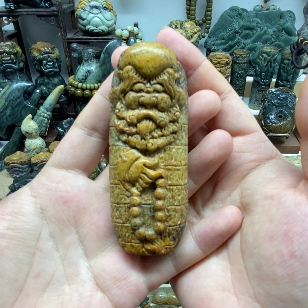 未镶嵌岫岩河磨玉（透闪石质玉）把件