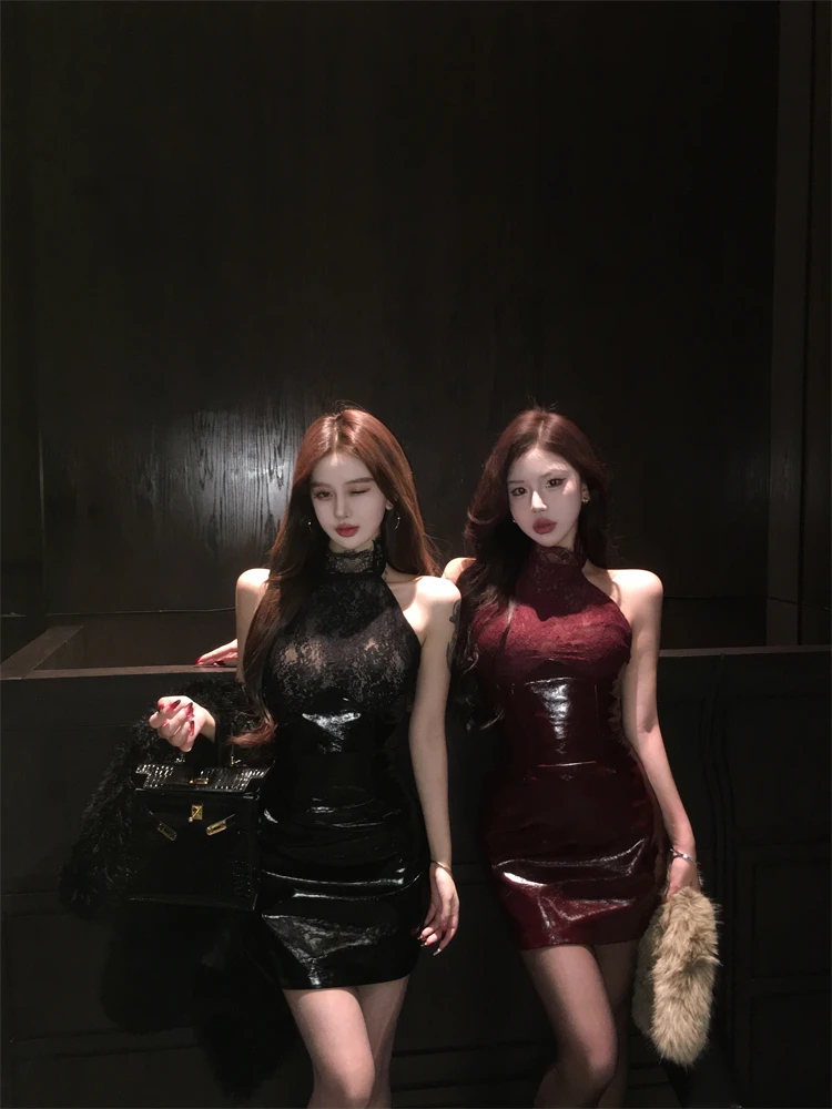 2025春季新款小众高级感套装女纯欲气质蕾丝挂脖上衣皮裙两件套女