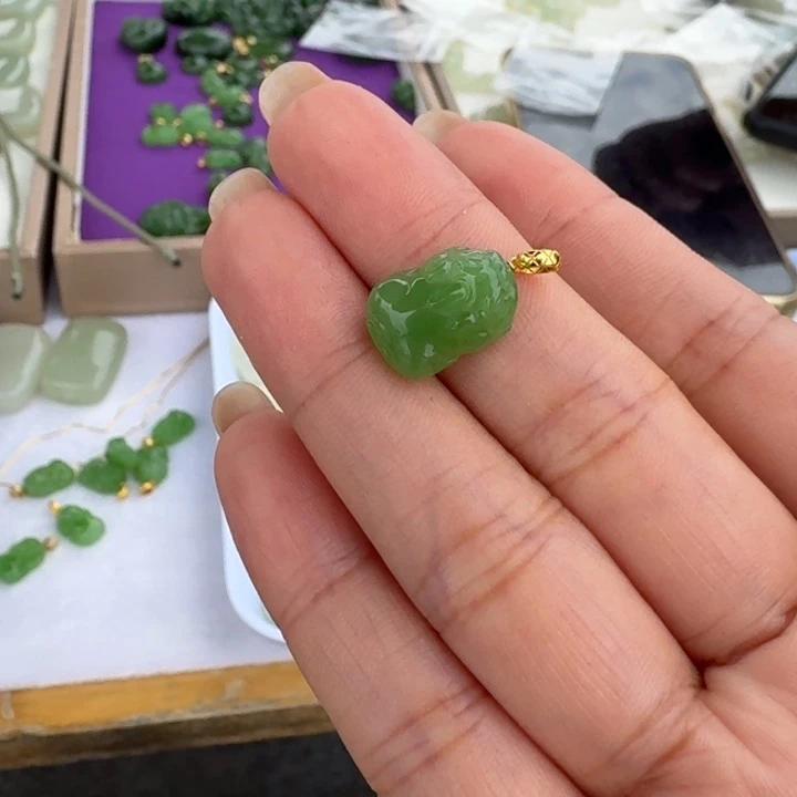 和田玉18K金镶嵌颈饰