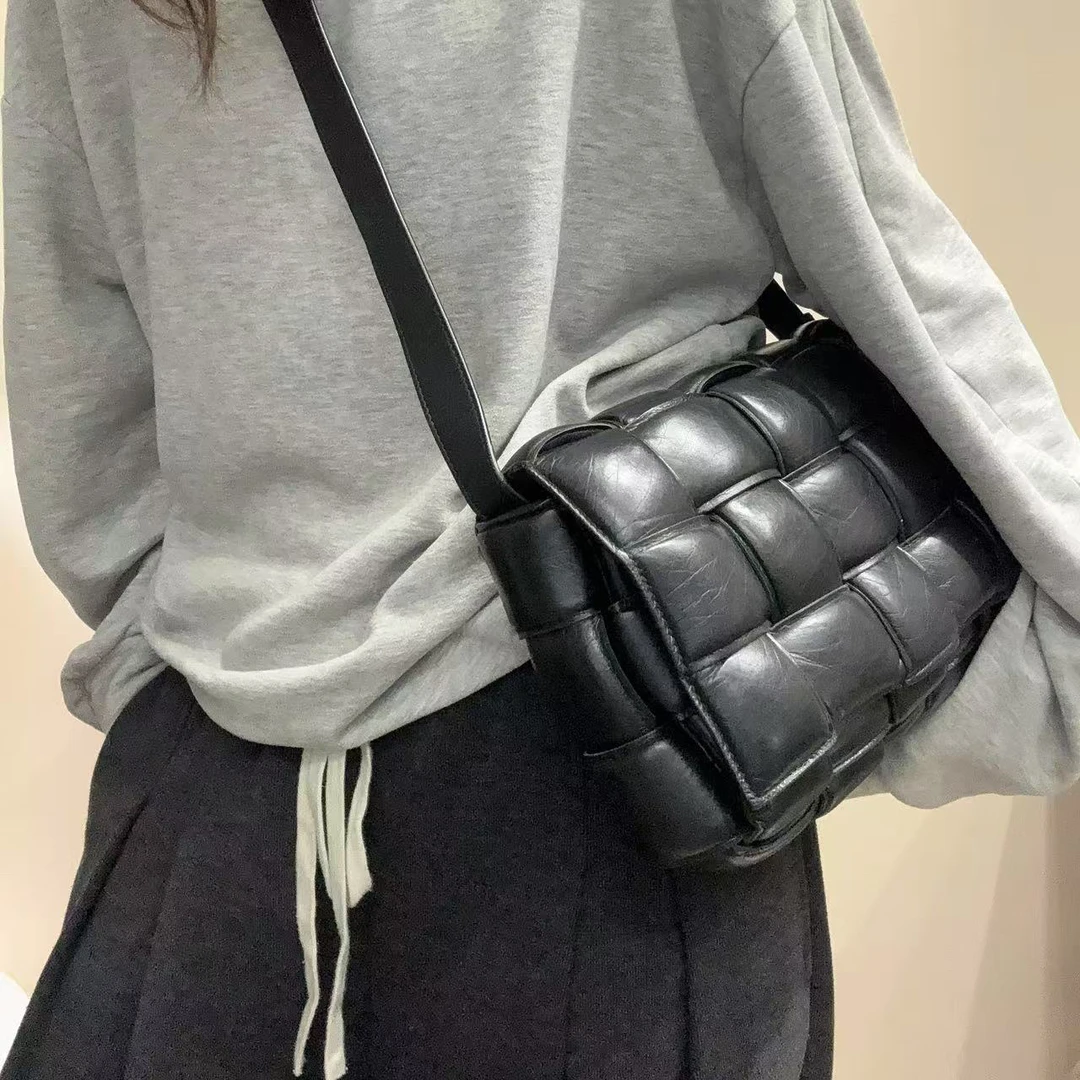 95新 BOTTEGA VENETA/葆蝶家 【蕾】5LD503 黑色枕头包