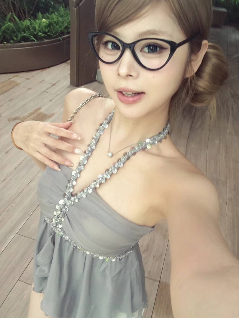 重工钉钻美背挂脖抹胸背心女夏季修身无袖外穿设计感纯欲短款上衣