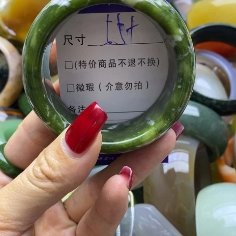 蛇纹石玉手镯未镶嵌