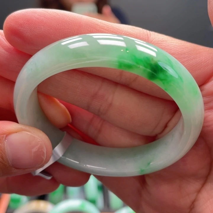 翡翠未镶嵌手镯（贵妃镯）缅甸翡翠