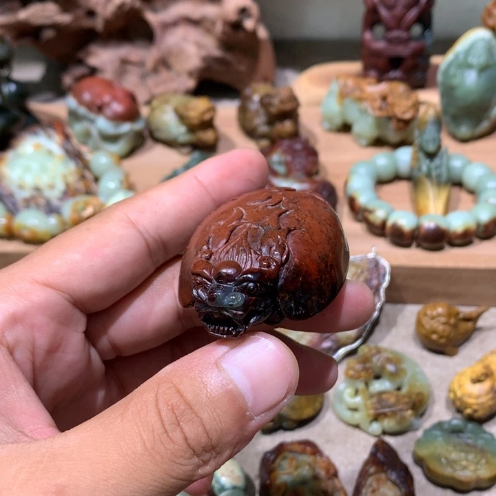 未镶嵌岫岩老玉（透闪石质玉）挂件