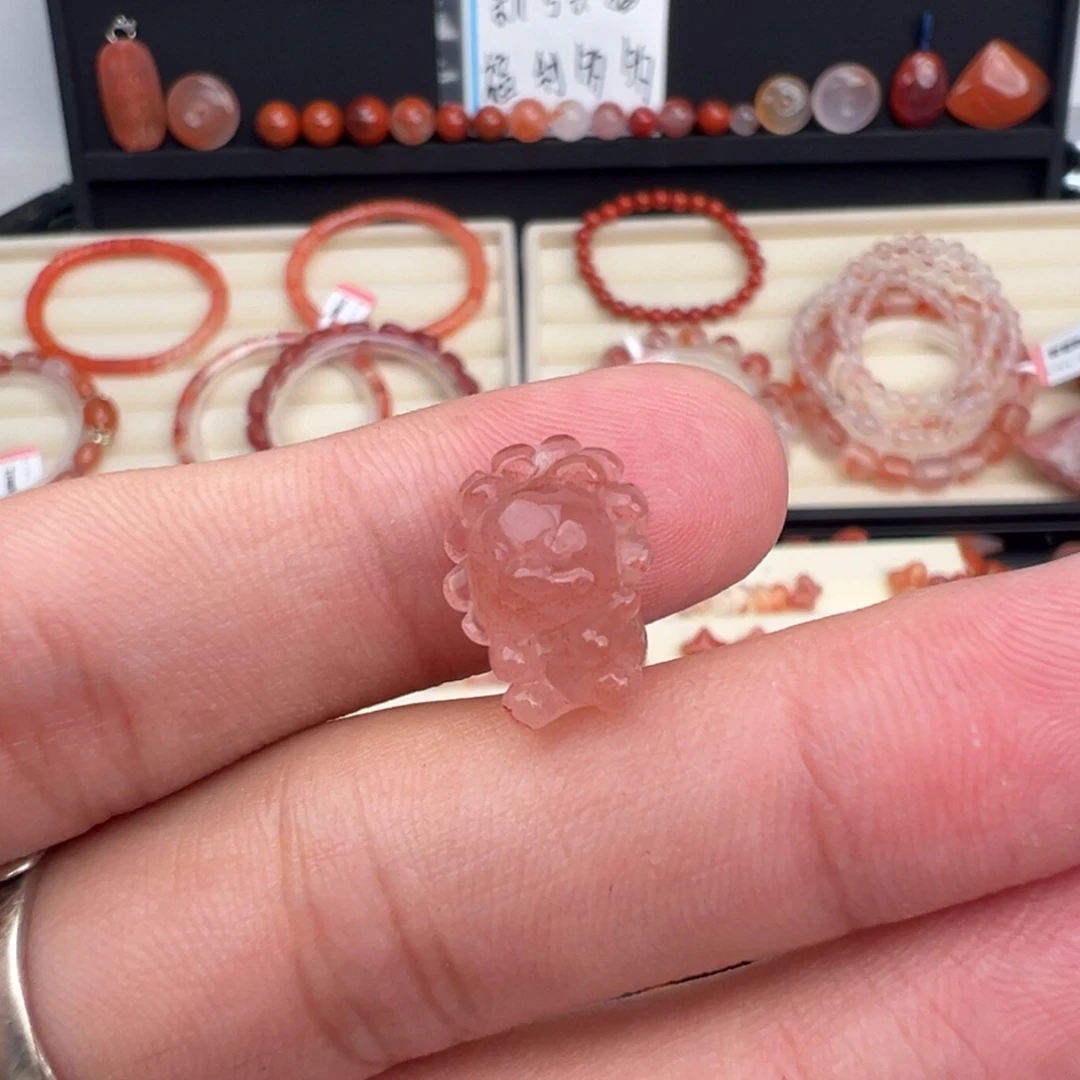 南红玛瑙未镶嵌川料小狮子