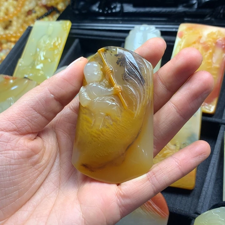 石英质玉（黄龙玉）未镶嵌颈饰