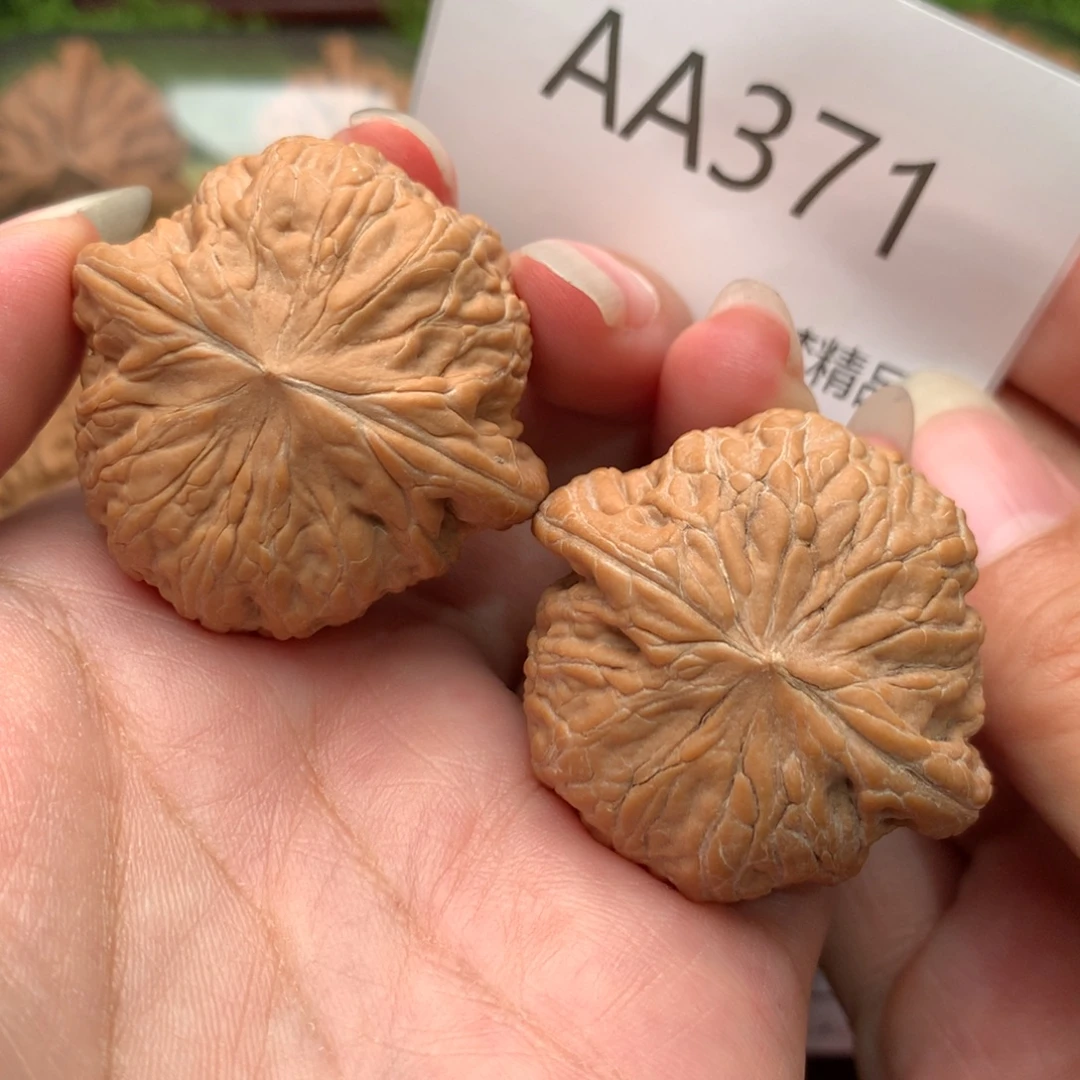 沐***恩把件文玩核桃粗棱铁锤40