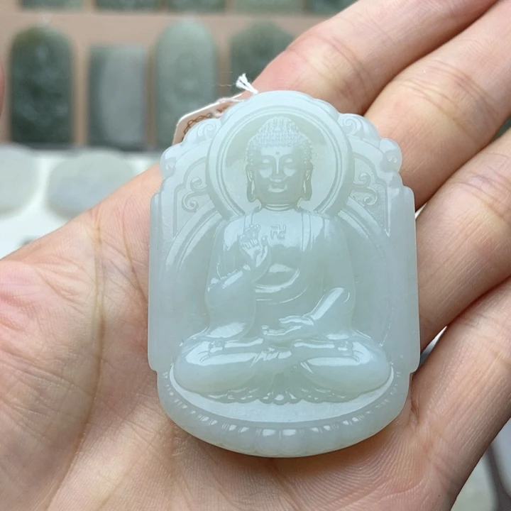 听***月和田玉未镶嵌颈饰