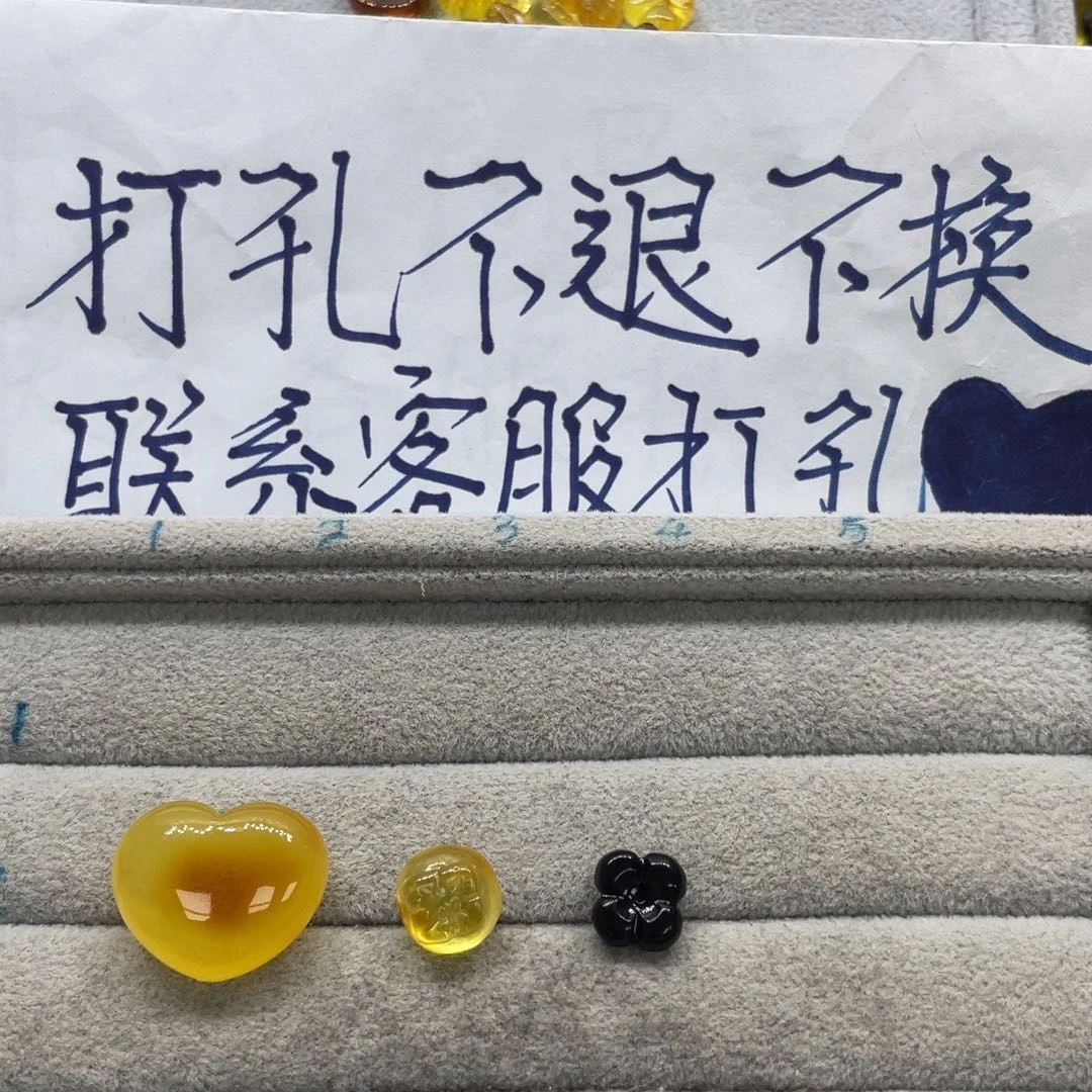 未镶嵌琥珀裸石青*?天然琥珀