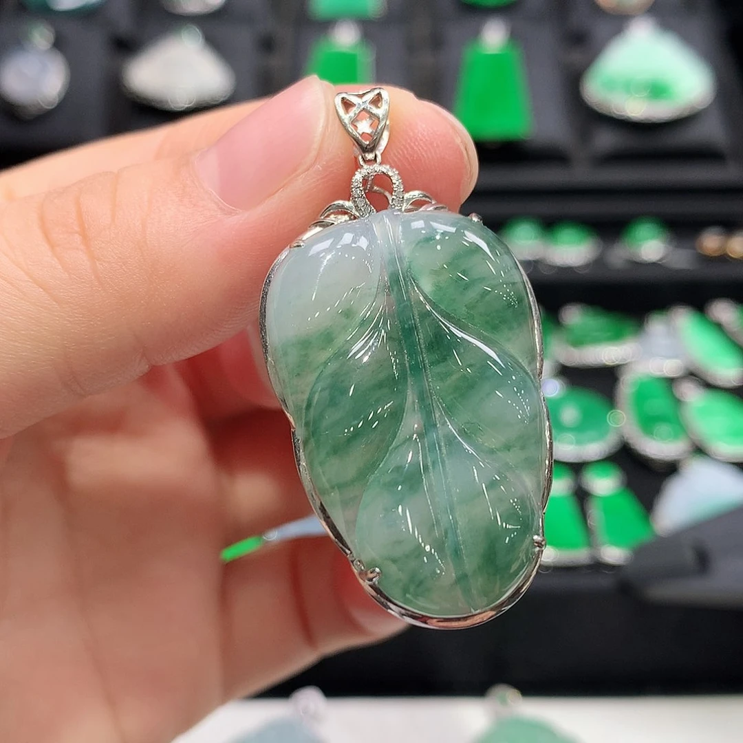 翡翠18K金镶嵌颈饰叶子