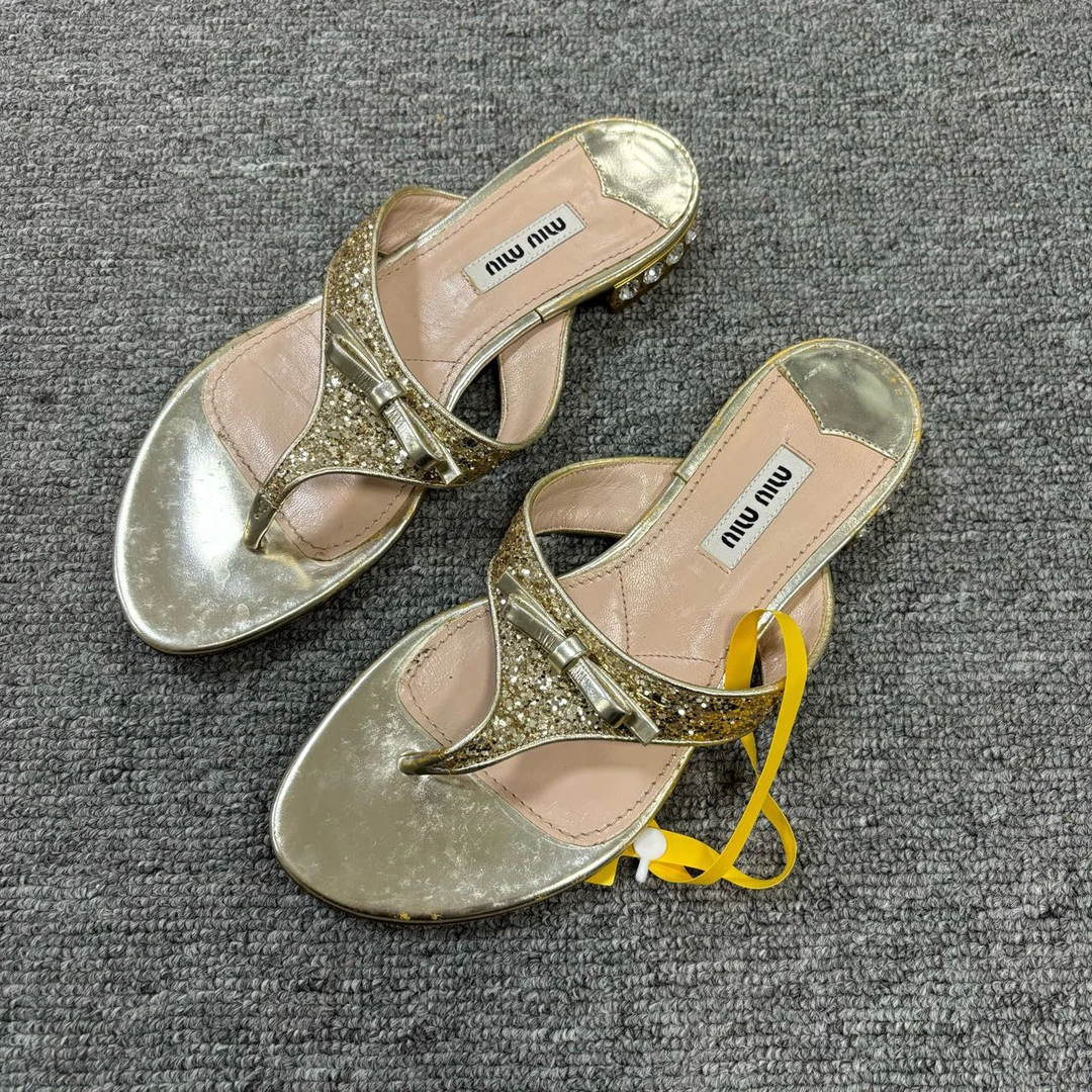 95新 MIU MIU/缪缪 夹趾平底拖鞋  35.5码/7123