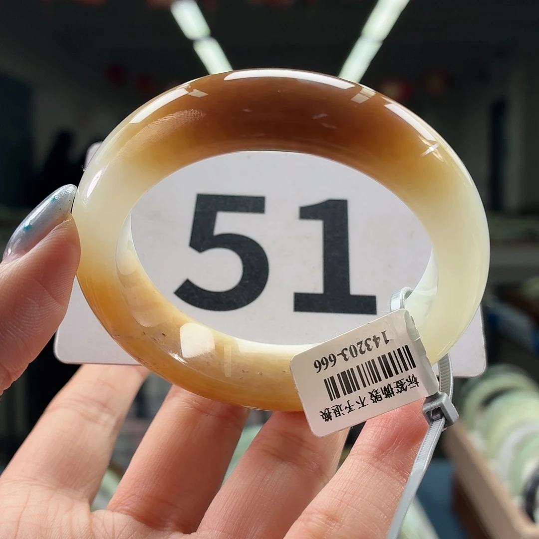 和田玉未镶嵌手镯  带桂花糕