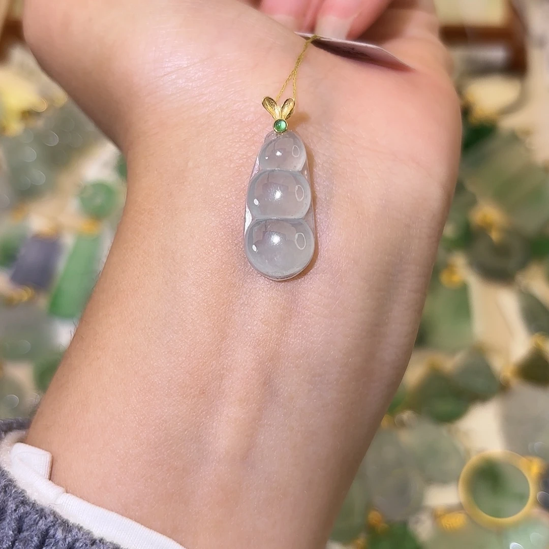 翡翠18K金镶嵌颈饰豆子