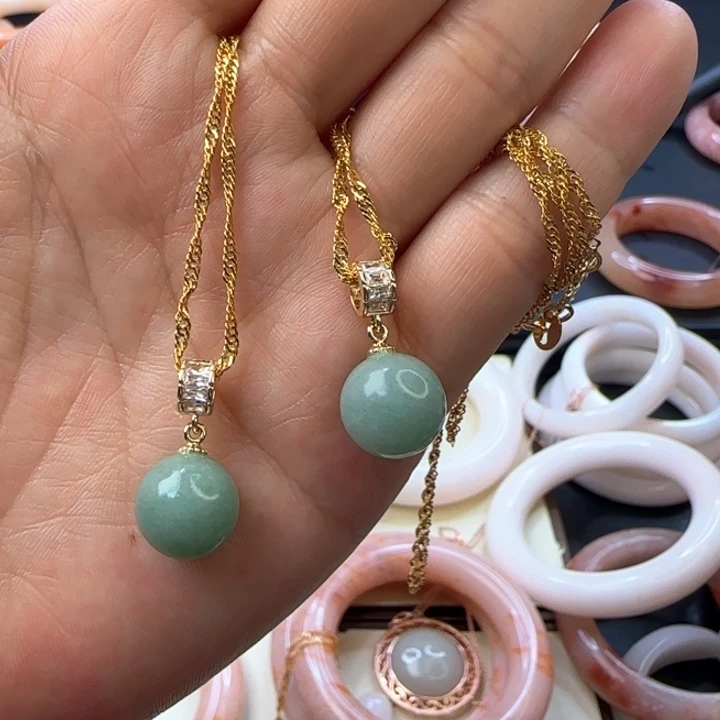 石英质玉颈饰合金