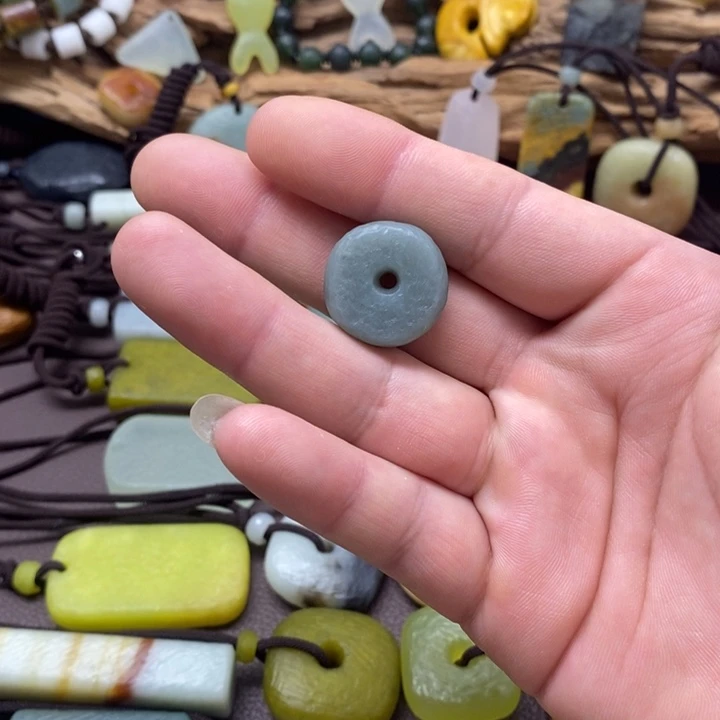 蛇纹石玉未镶嵌挂件