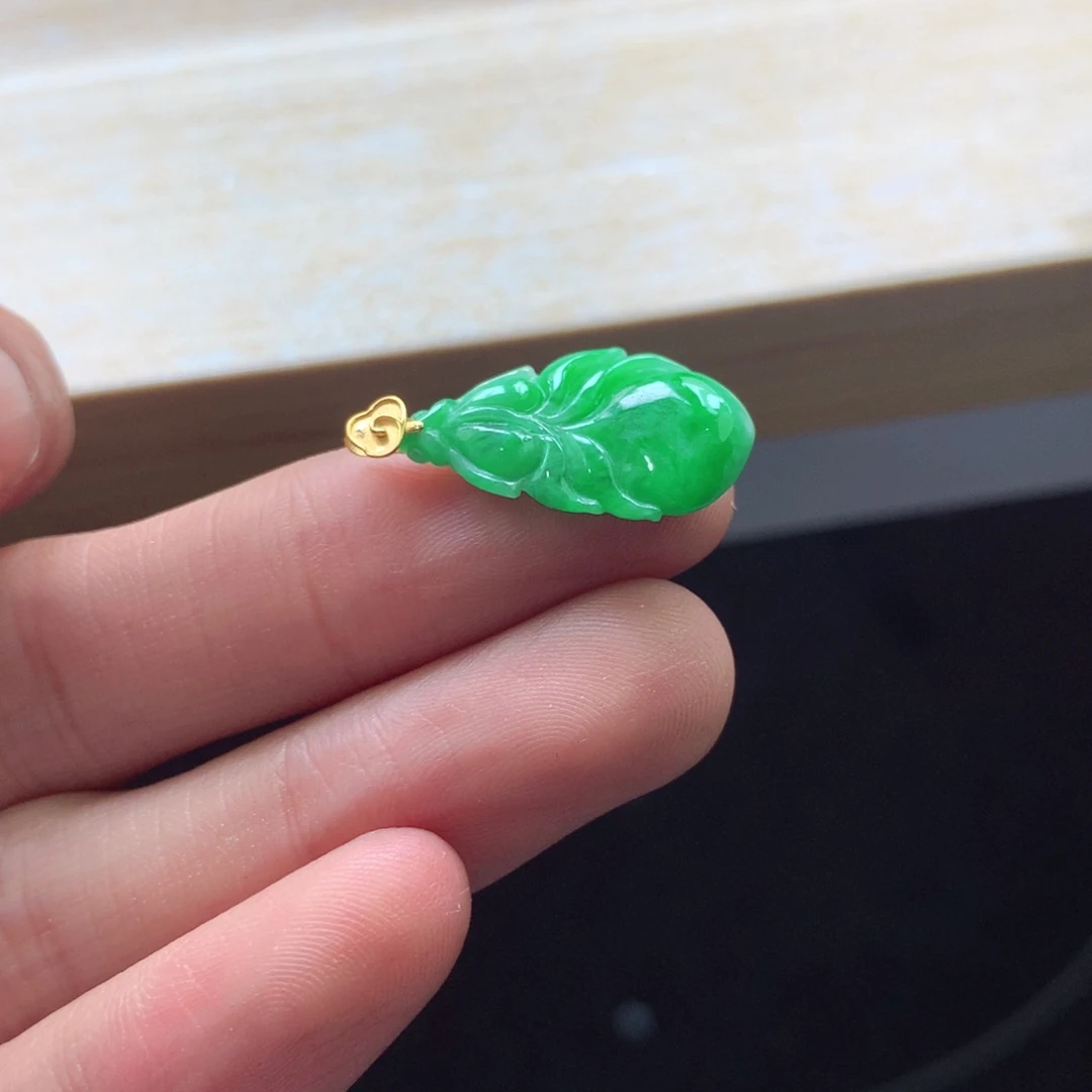 翡翠颈饰18K金镶嵌吊坠