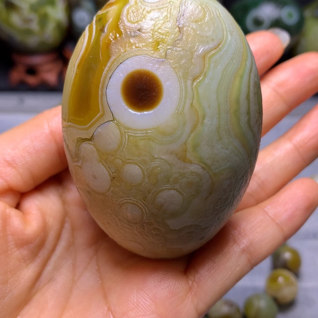 玛瑙/玉髓裸石未镶嵌山**色