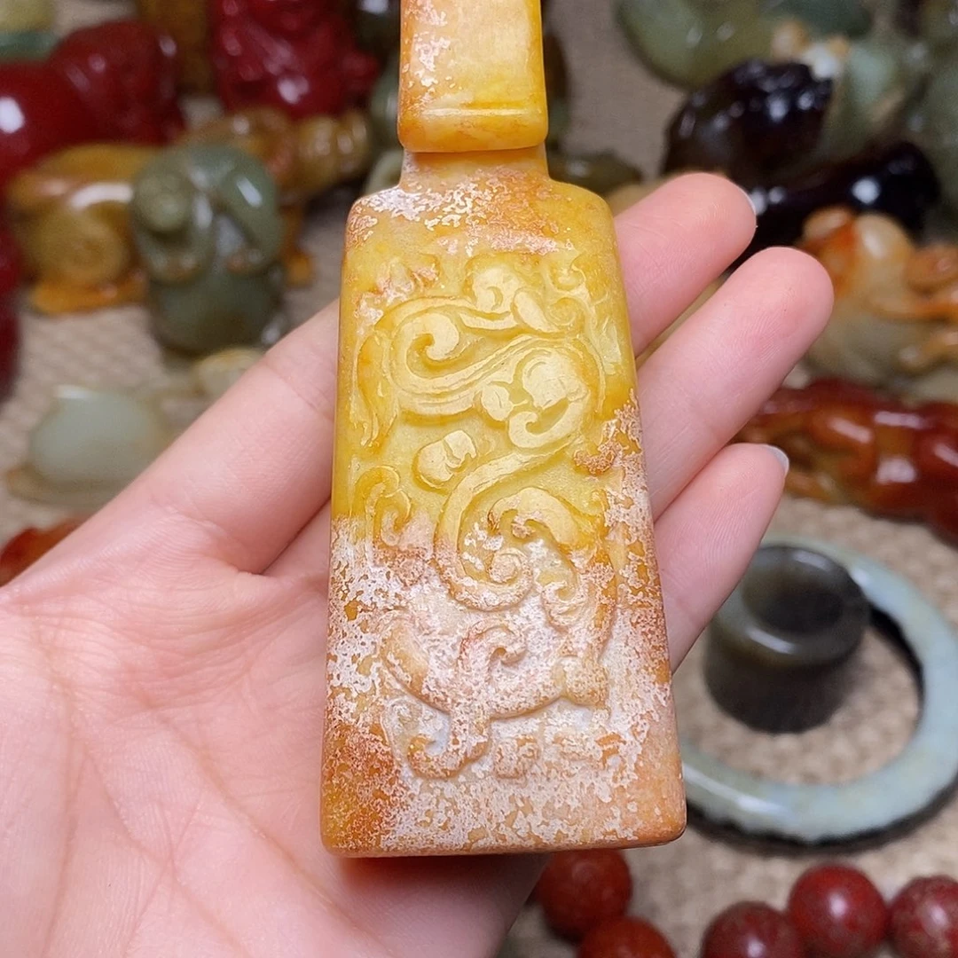 蛇纹石玉未镶嵌颈饰