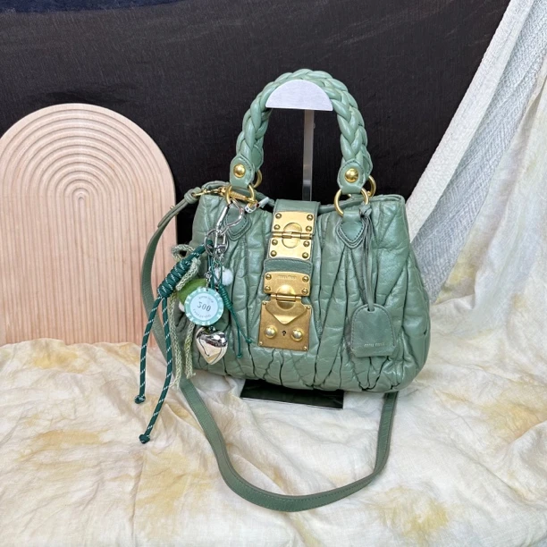 95新 MIU MIU/缪缪 抹茶绿小号做旧油蜡褶皱手提斜挎包