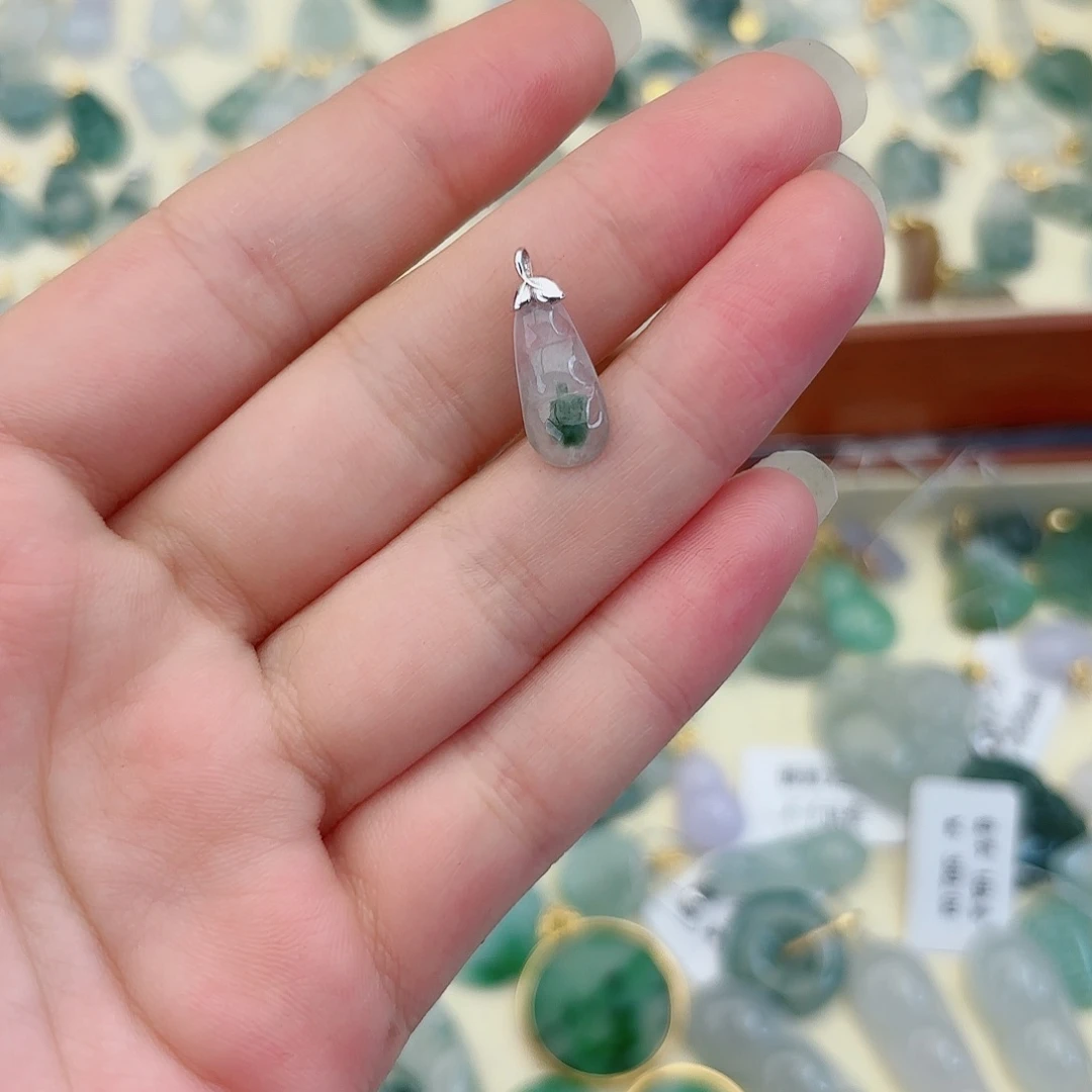 翡翠18K金镶嵌颈饰忘****m豆子