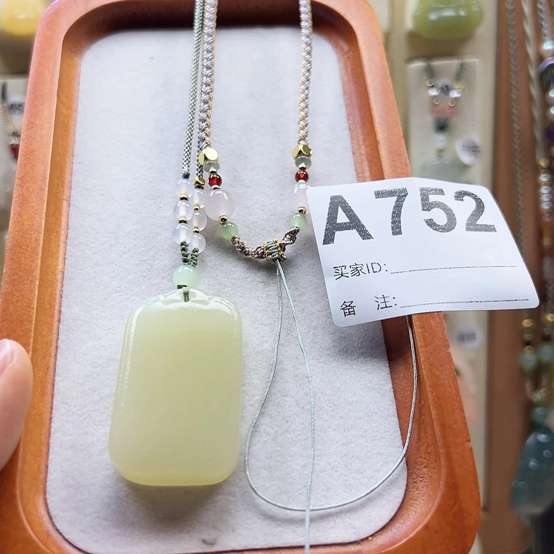 不***_石英岩玉合金颈饰