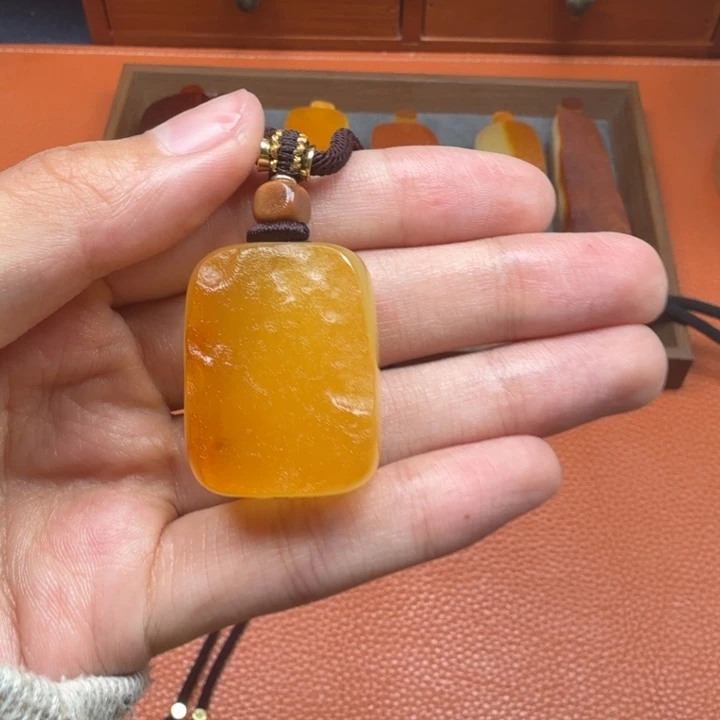 蜜蜡未镶嵌吊坠(赠链)