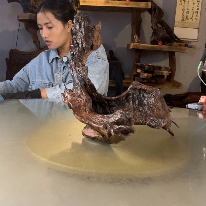 一***笑天然的云南紫柚木会黄水