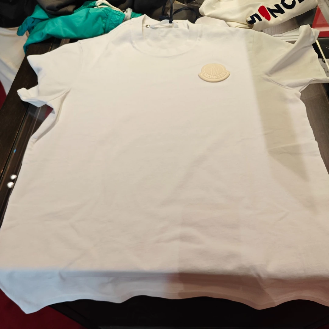 【巴黎直邮】Moncler盟可睐男款白色正面Logo徽章标圆领短袖T恤 8C0