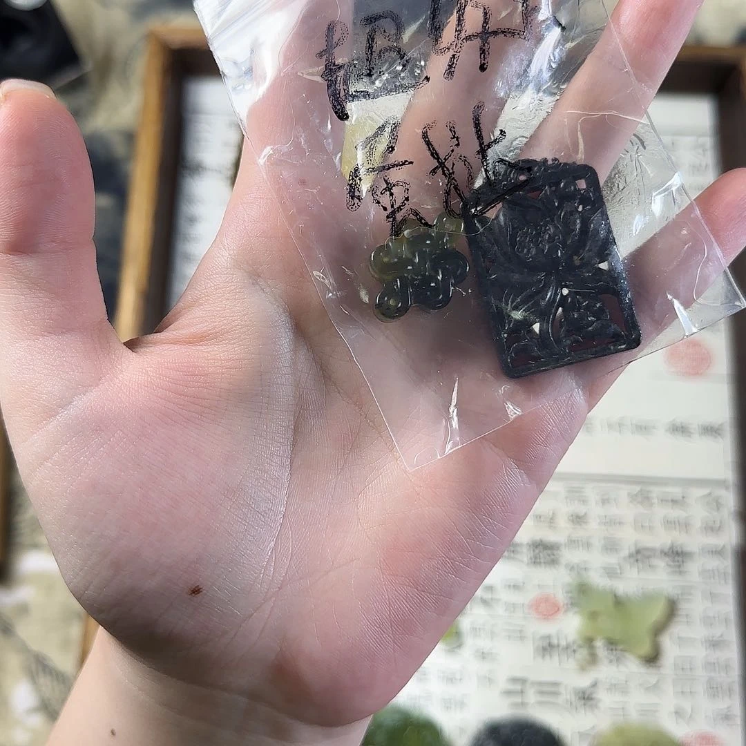 蛇纹石玉合金颈饰超***挞