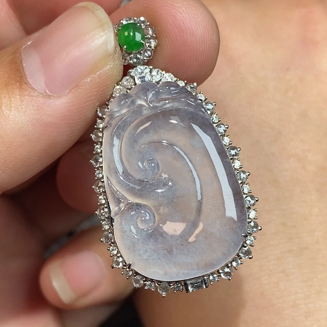 翡翠颈饰18K金镶嵌如意