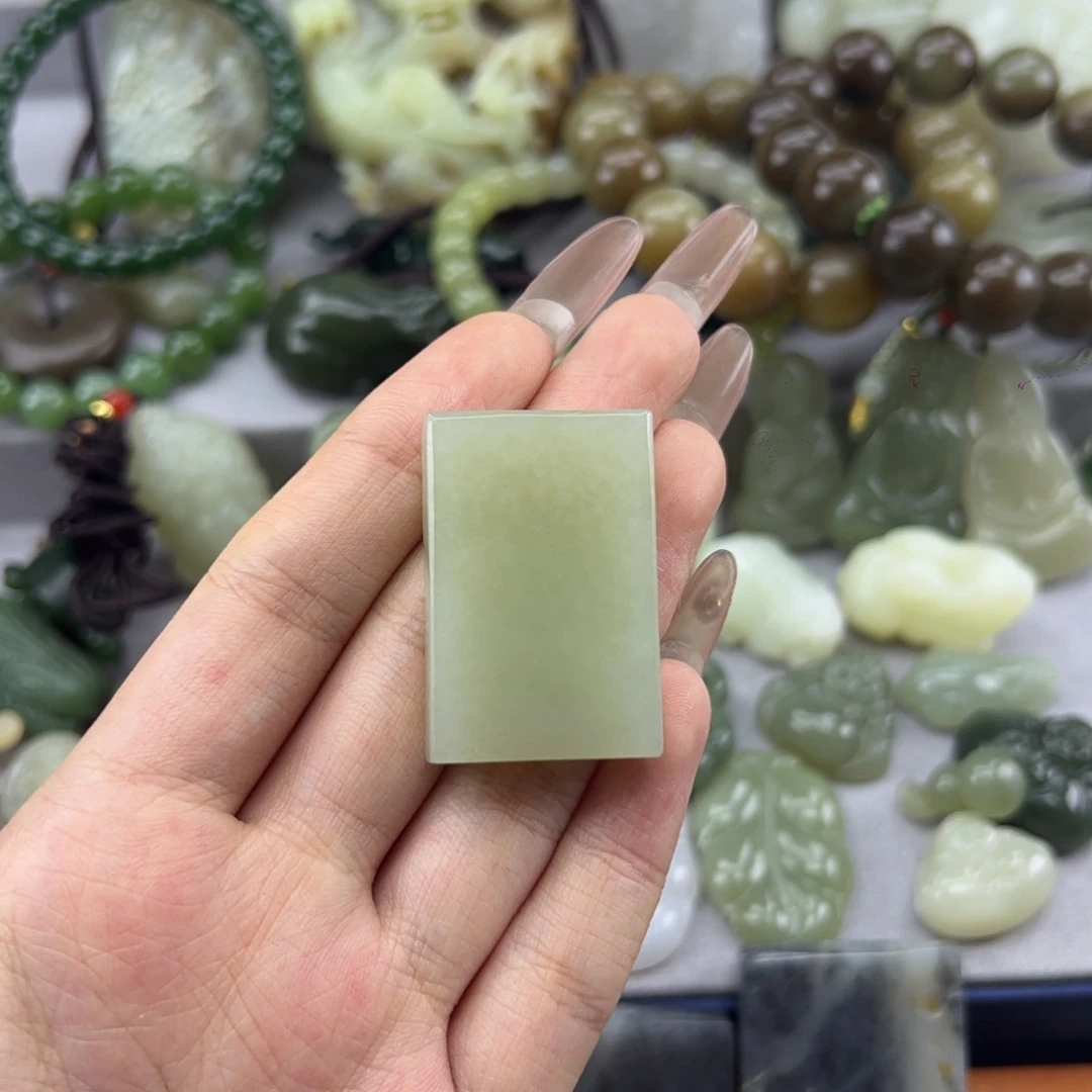 耒***e和田玉未镶嵌颈饰