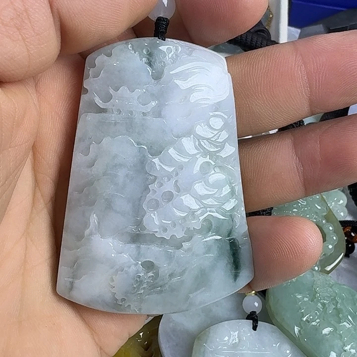 翡翠未镶嵌颈饰山水牌