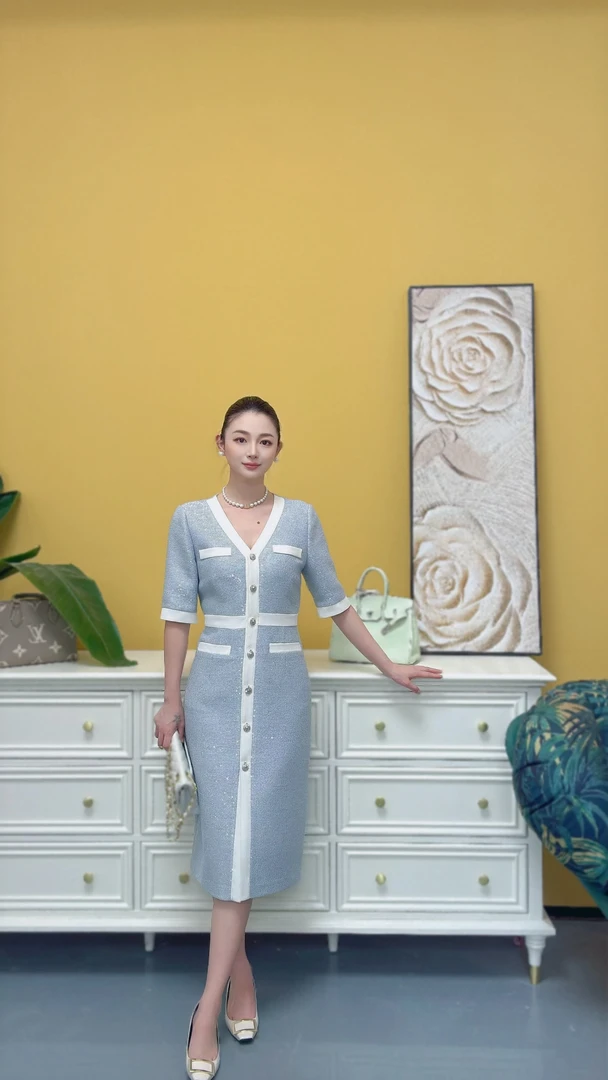 剀剀莉 夏季新款（冰美人）V领天蓝色名媛气质超显白显瘦香风连衣裙