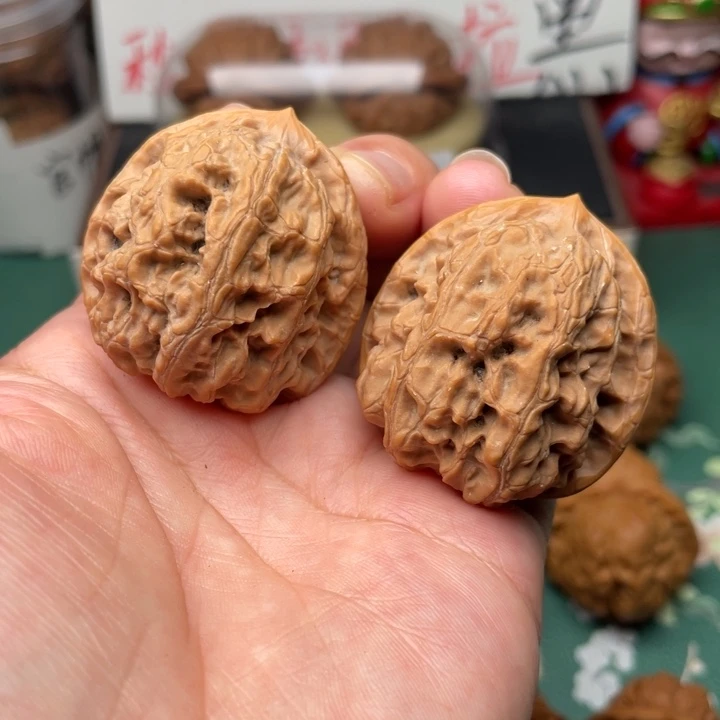【闪购商品】文玩核桃吊坠37梨木台