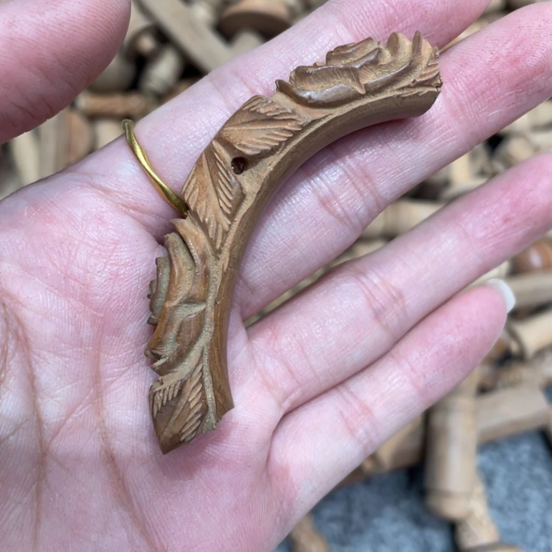 【闪购商品】檀香木其他老**石小吊坠