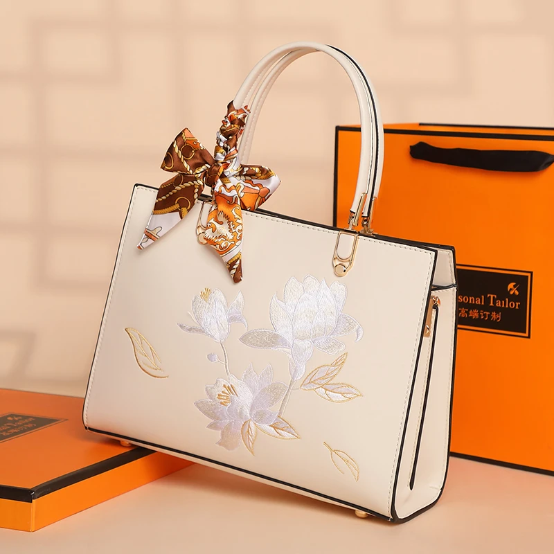 母亲节送妈妈礼物新中式国风刺绣女士2025新款时尚手提包斜挎女包