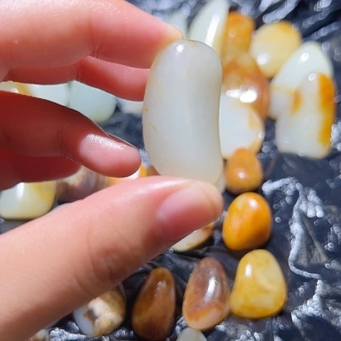 和田玉（糖玉）未镶嵌颈饰10克