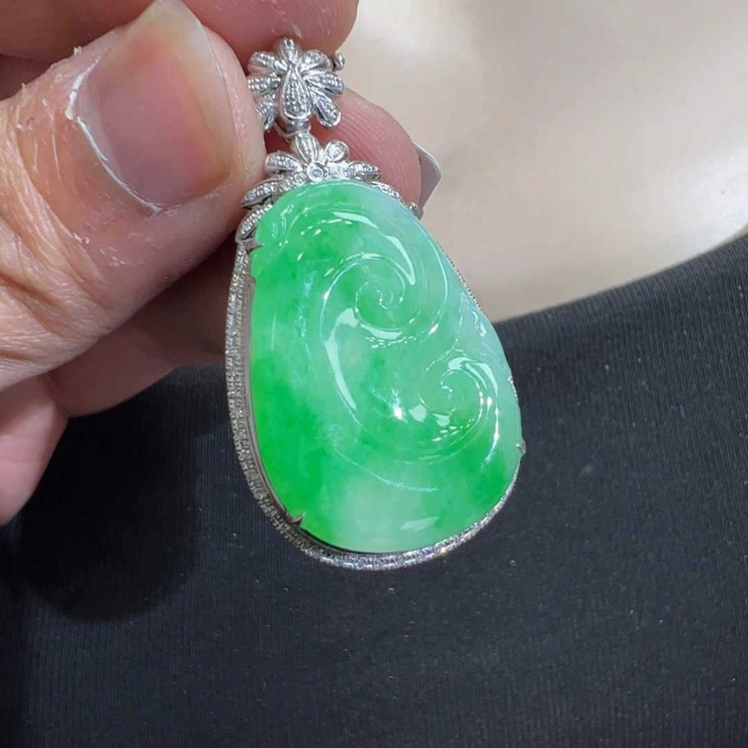 翡翠吊坠(不含链)18K金镶嵌