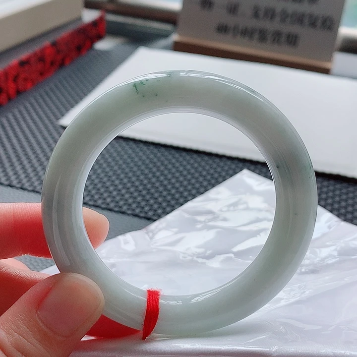 翡翠手镯未镶嵌55圈口飘花圆条手镯