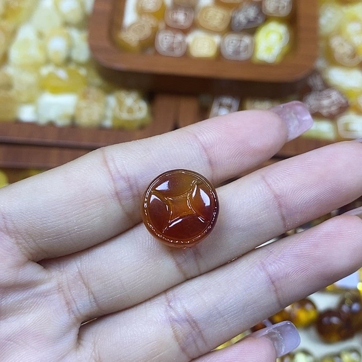 橄榄核吊坠钱币90