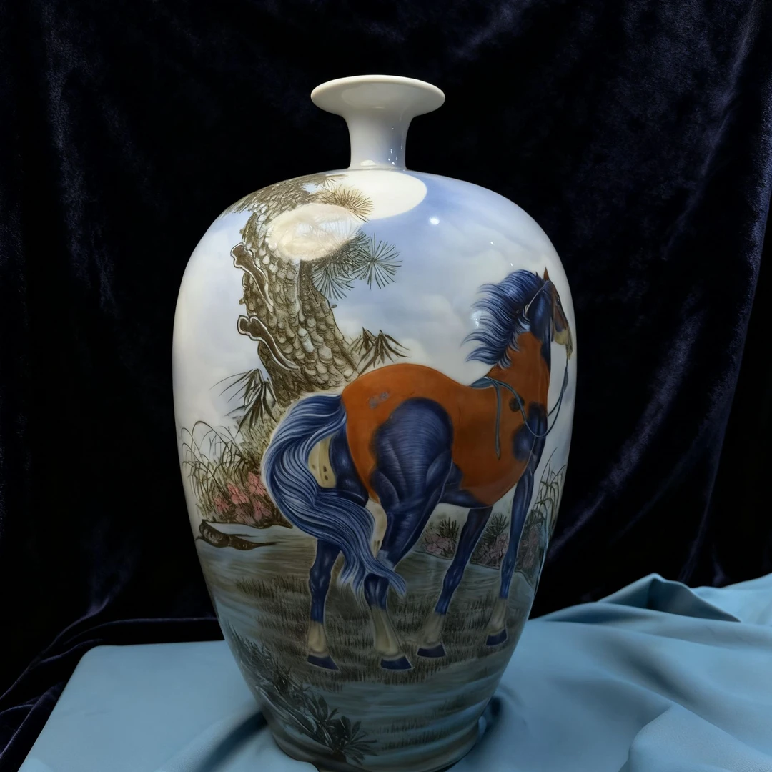 景德镇手绘马陶瓷赏瓶