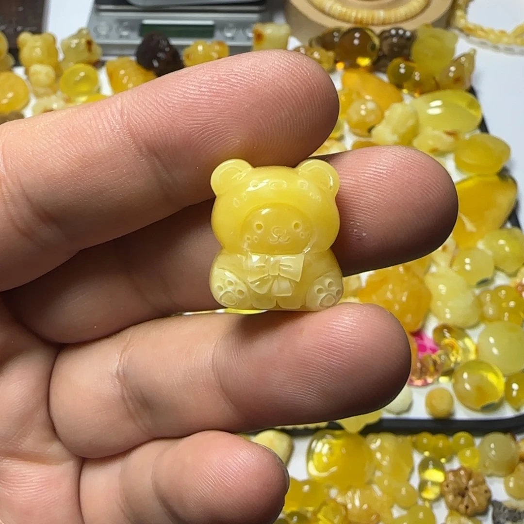 牛****琥珀未镶嵌裸石一半熊