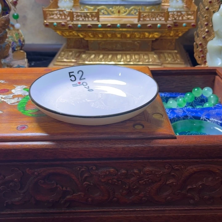 摆件云**浮瓷器的造型也