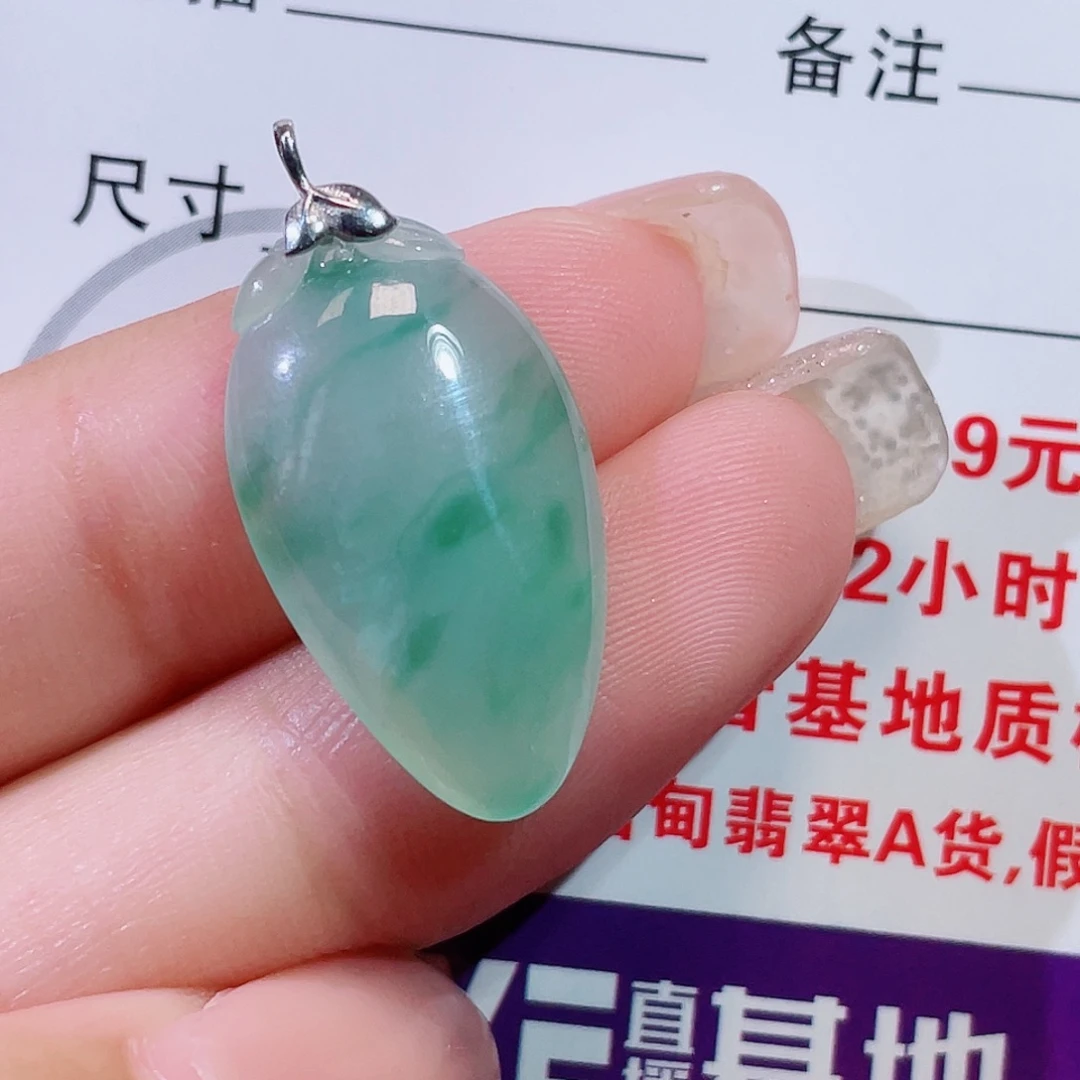 翡翠18K金镶嵌颈饰福瓜