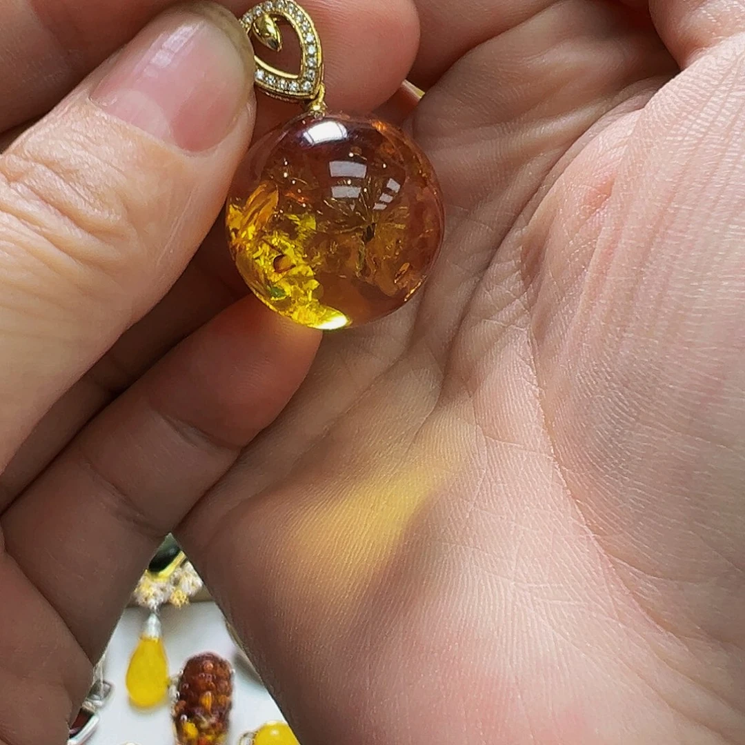 未镶嵌琥珀珠宝奇石