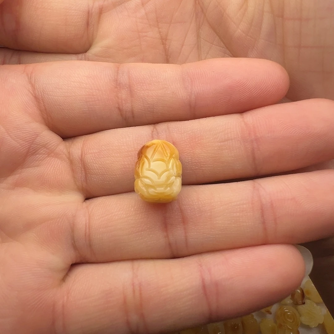 蜜蜡未镶嵌颈饰貔貅提溜